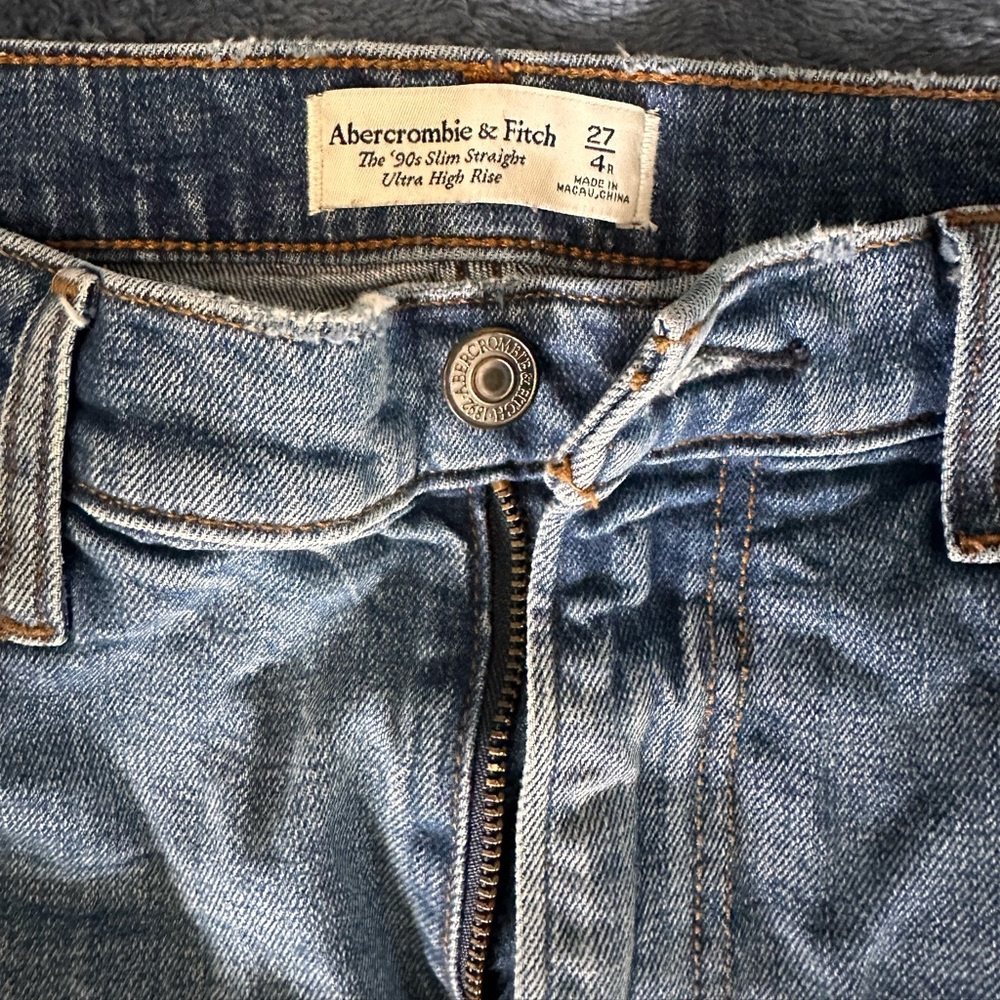 A&F 90s slim straight ultra high rise 4R